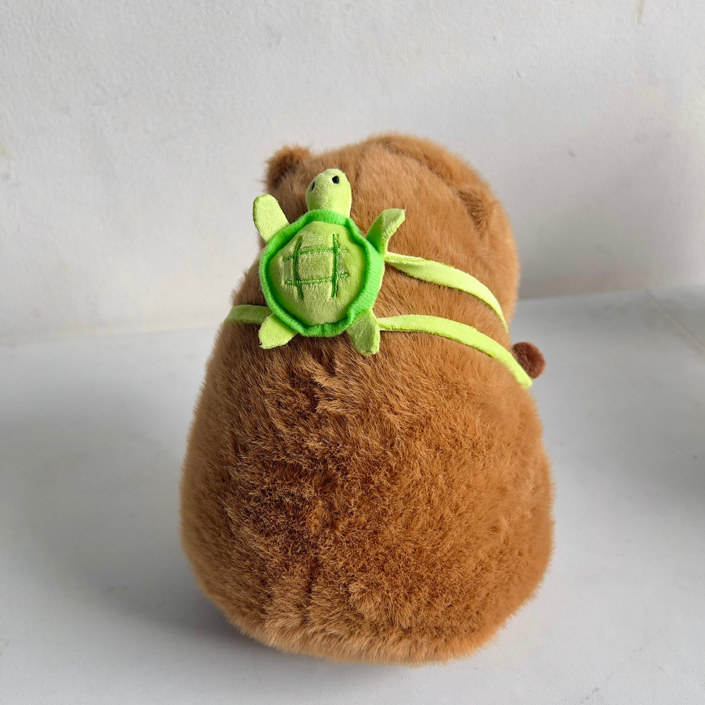 Peluche Capibara con Mochila de Tortuga