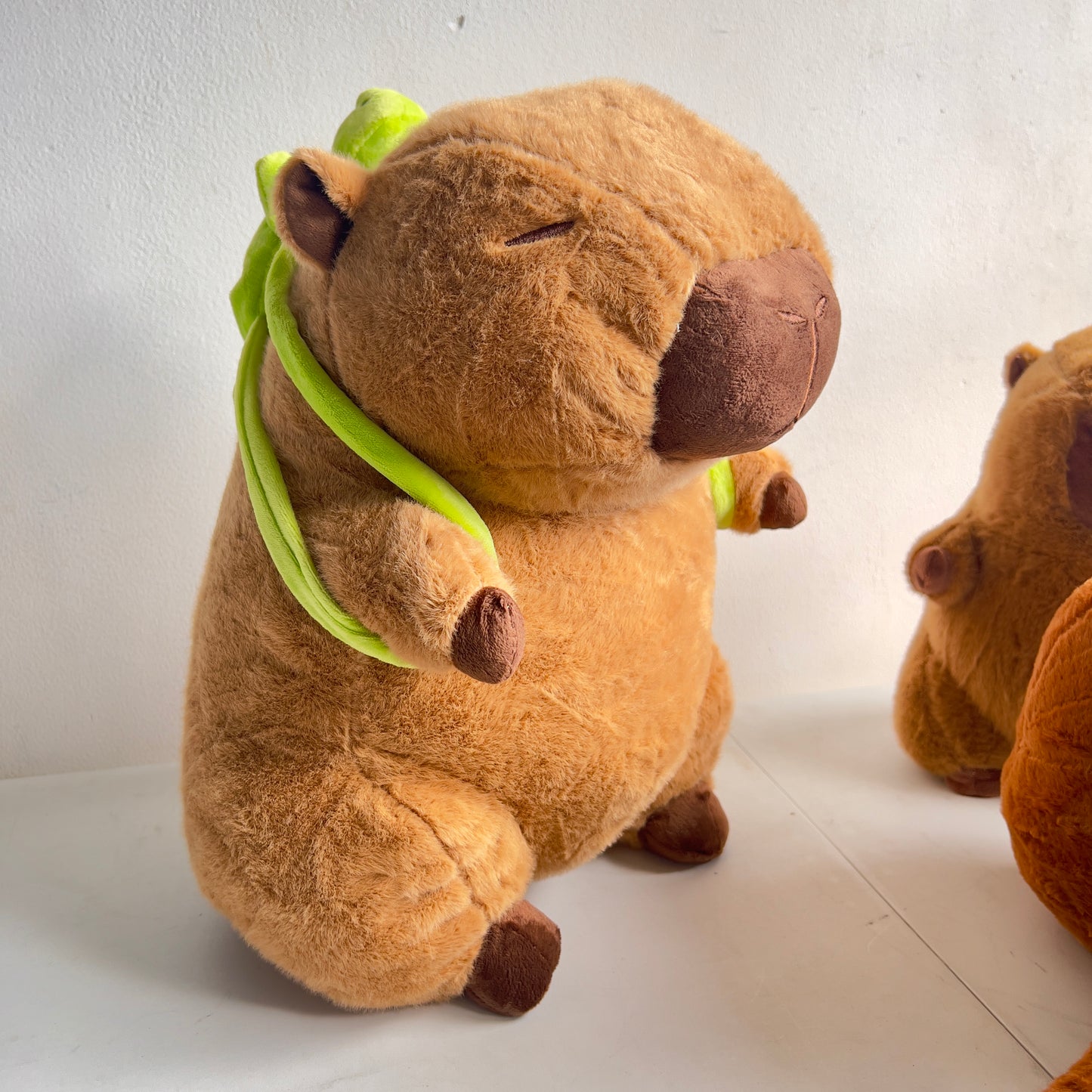Peluche Capibara con Mochila de Tortuga